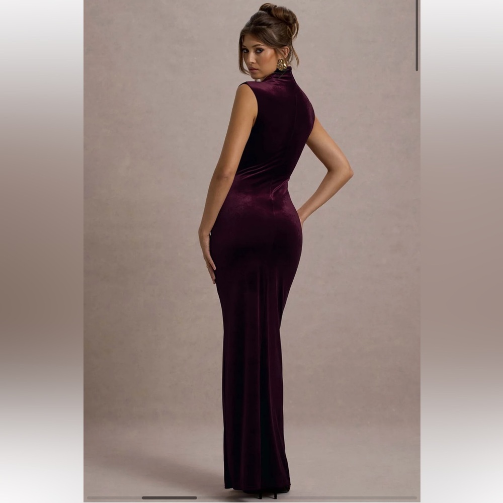 Club L London LONG BURGUNDY VELVET DRESS WITH HIGH NECK AND SIDE SLIPPING size 8 - Picture 2 of 15